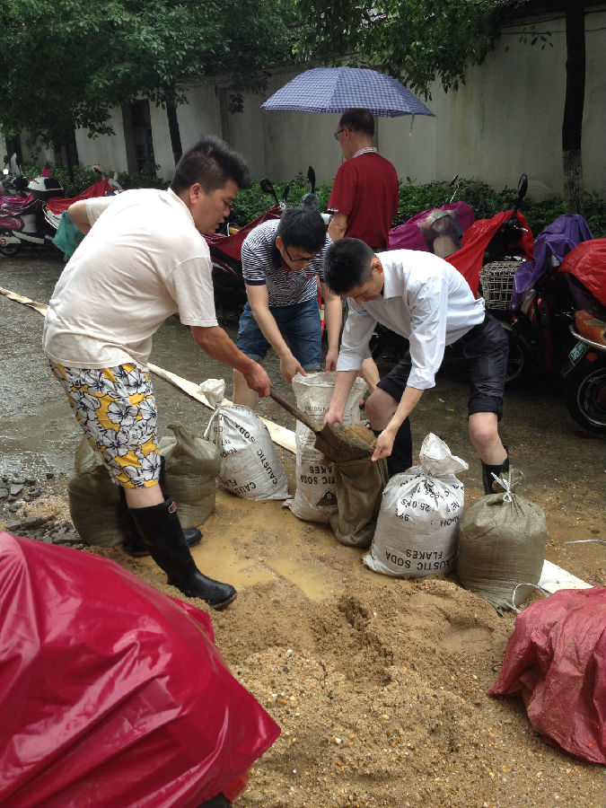 坚守排涝一线  彰显党员本色3.JPG